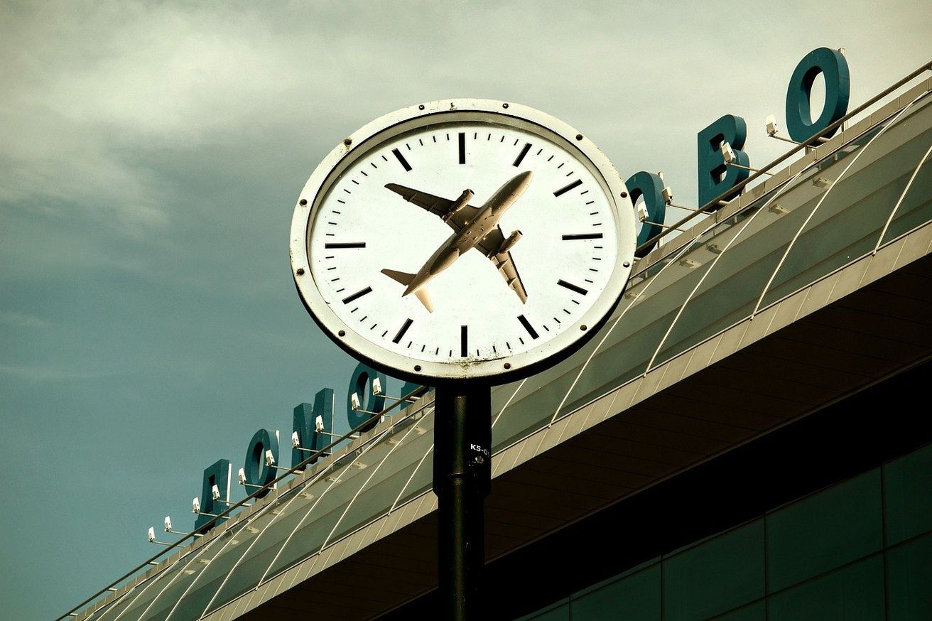 airport-clock