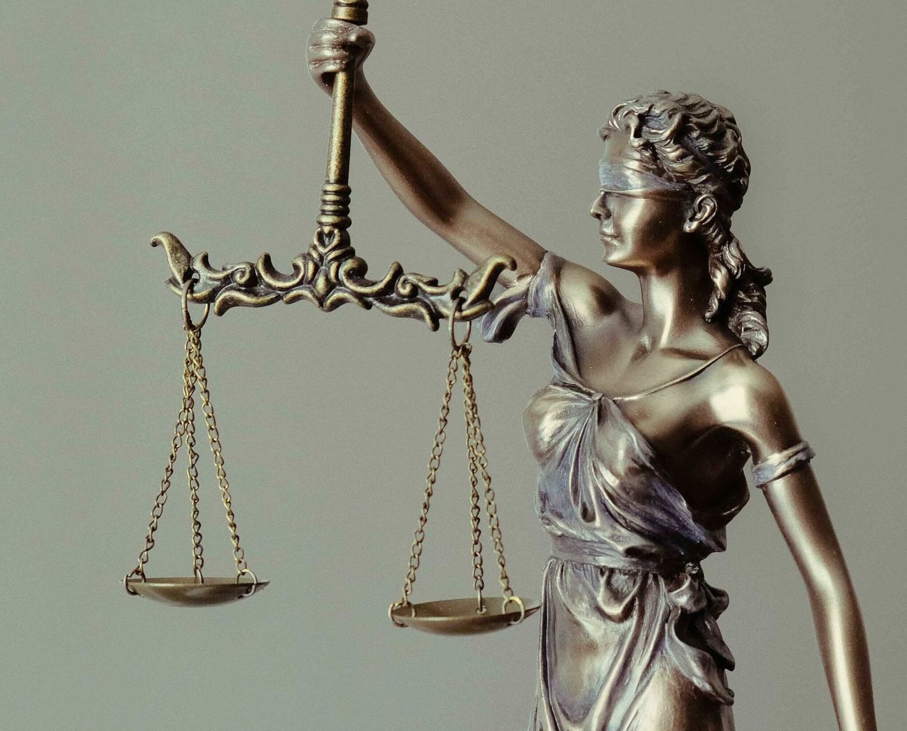 justitia-liggende-1-2