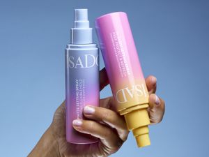 Glow setting spray and matte setting spray