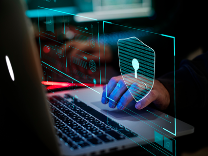 Proteggersi dagli attacchi informatici: ecco come l’intelligenza artificiale aiuta istituzioni, governi e imprese