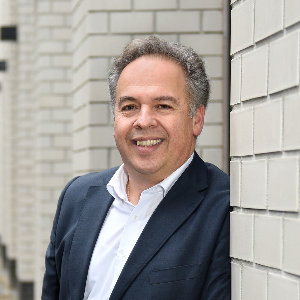Dr. Toni Sfirtsis