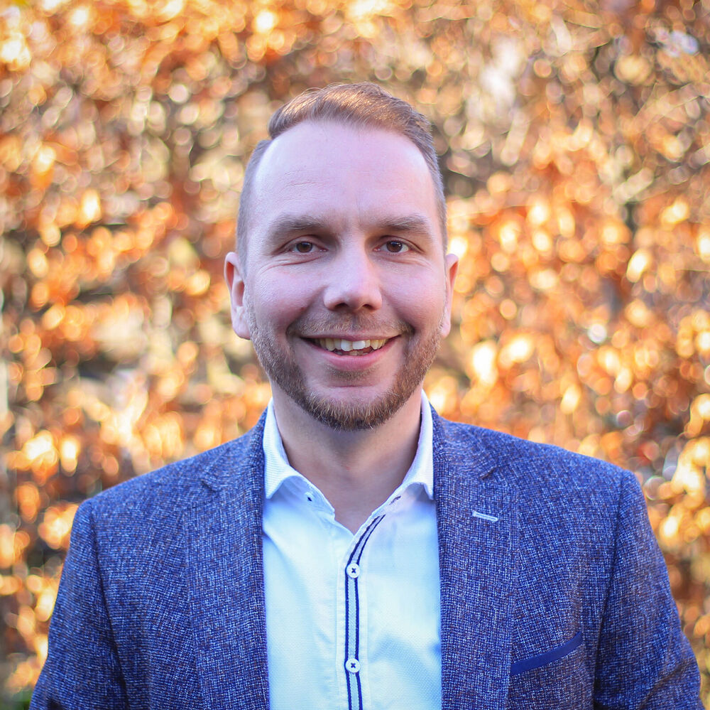 Dr. Hans van Dijk