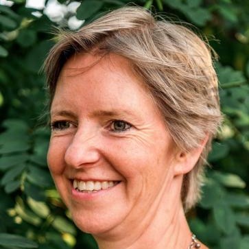Dr. Claudia Gross