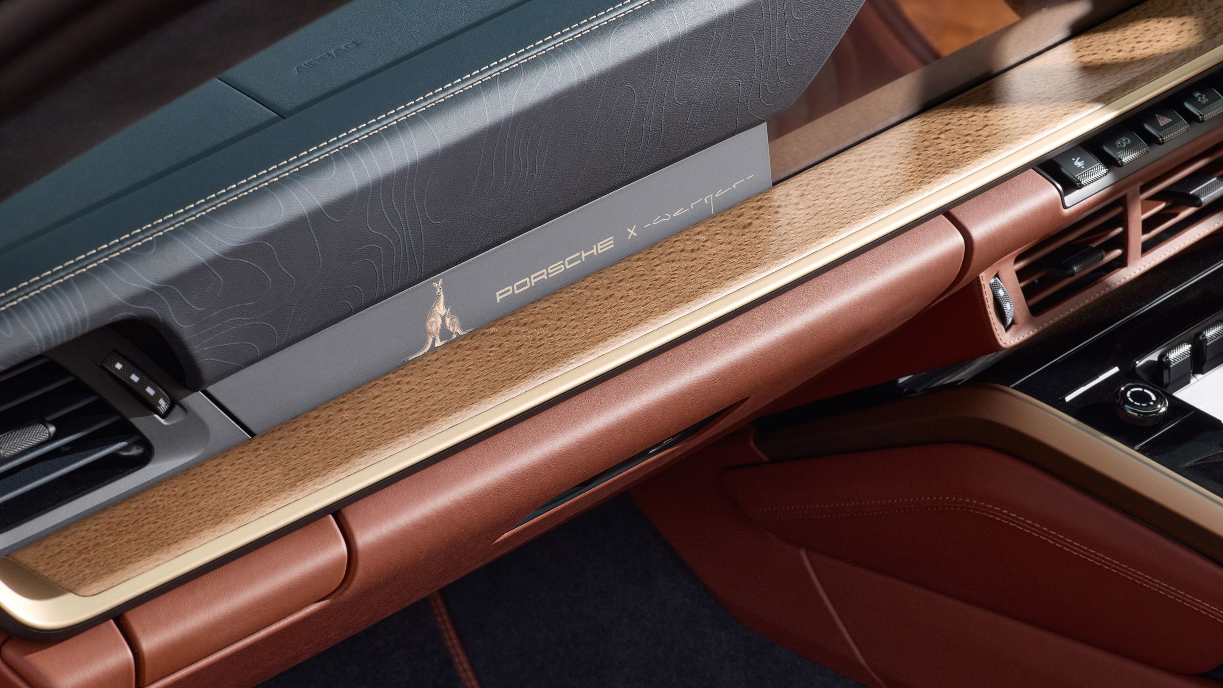 Dash and seatbacks with timber inlays and Blue Mountain details in the 911 Turbo S Land Down Under.
