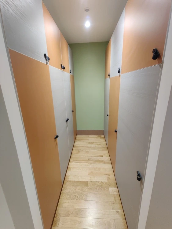 dans un couloir