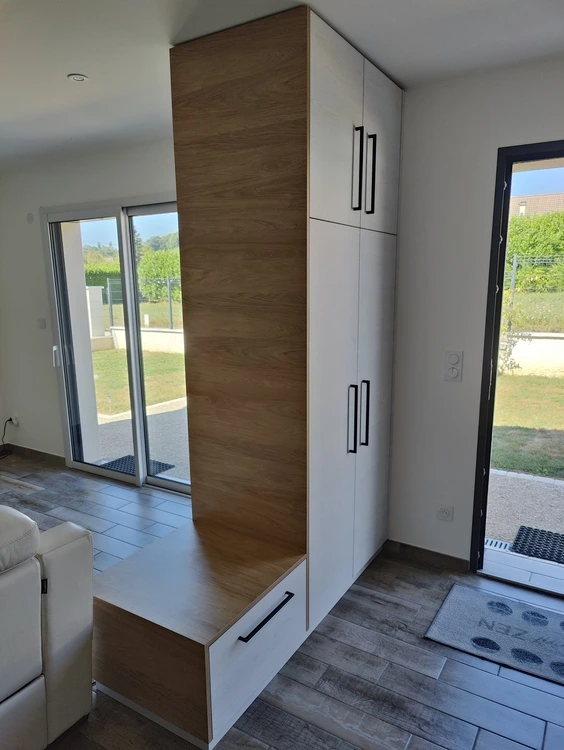 Coté entrée de la maison