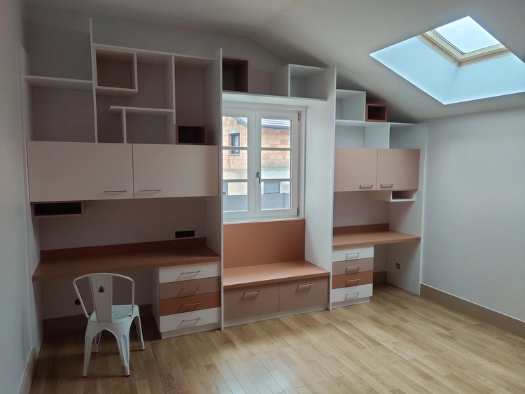 Vue d'ensemble, rangements et bureaux