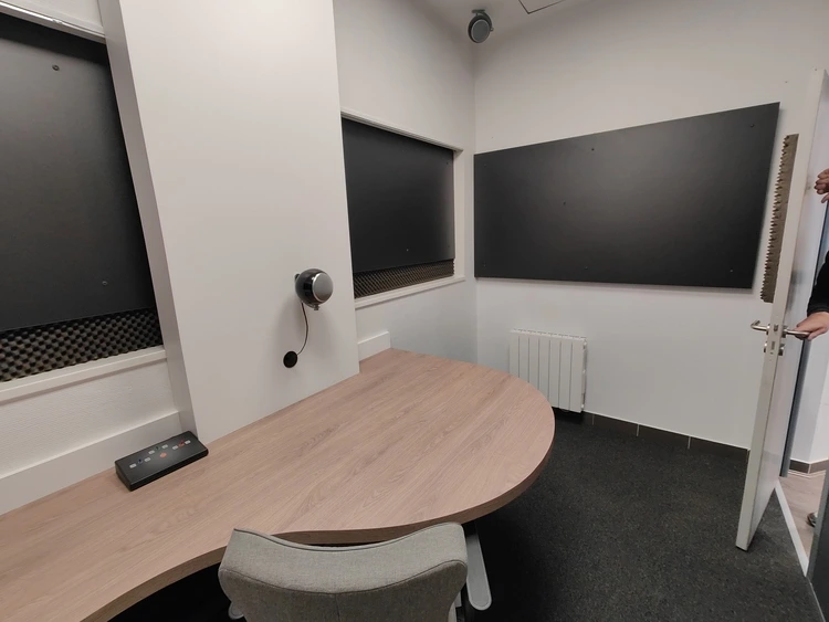 Bureau avec son plateau arrondi