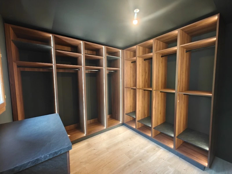 Dressing illuminé ébénisterie savoie