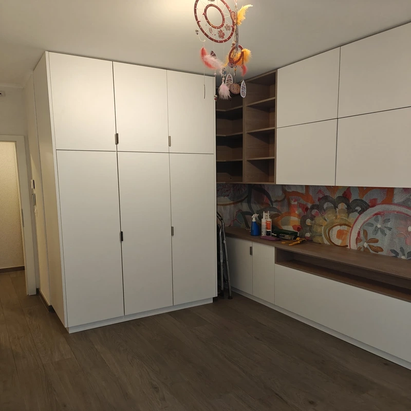 Demoiselle Suisse ébénisterie savoie