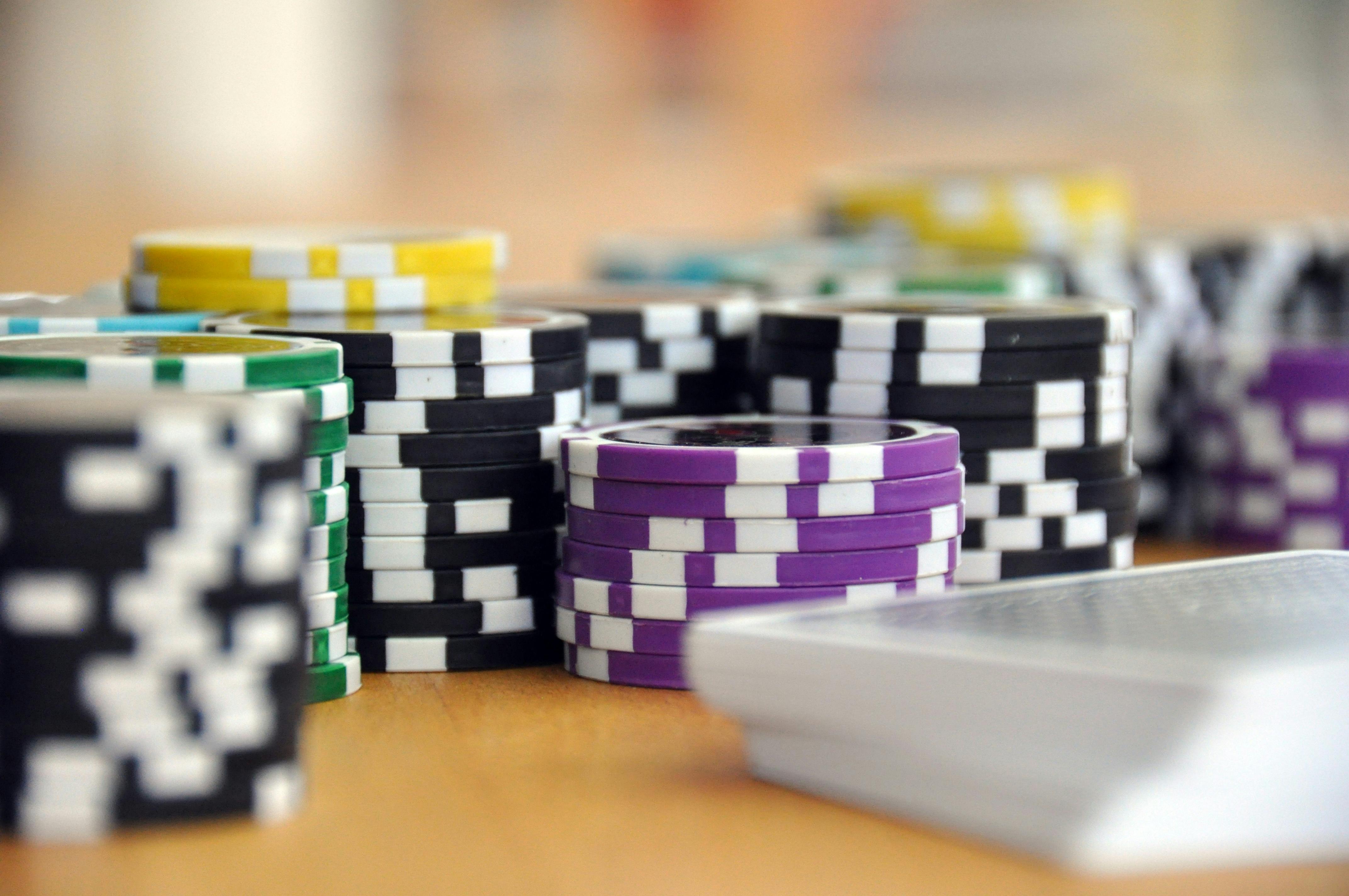 Kaarten en pokerfiches