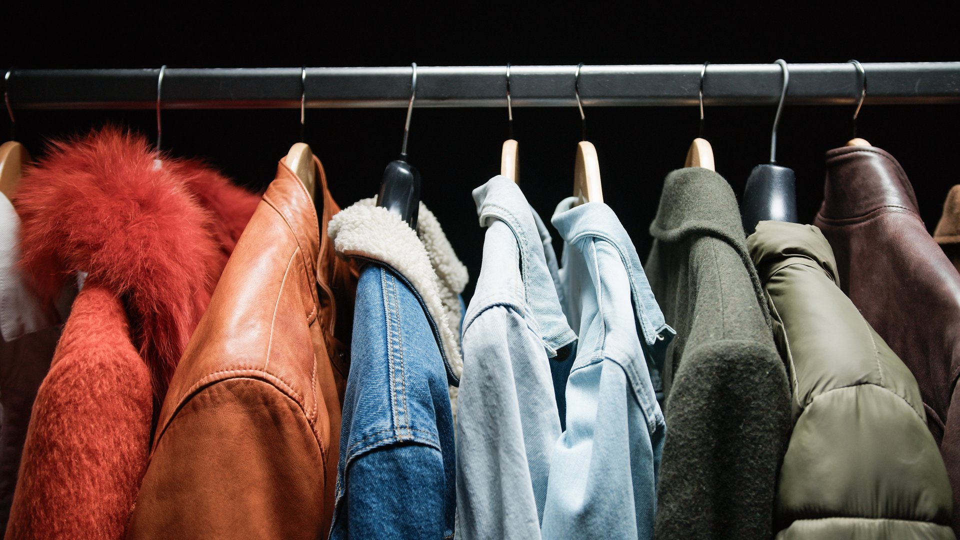 Kledingkast met jassen