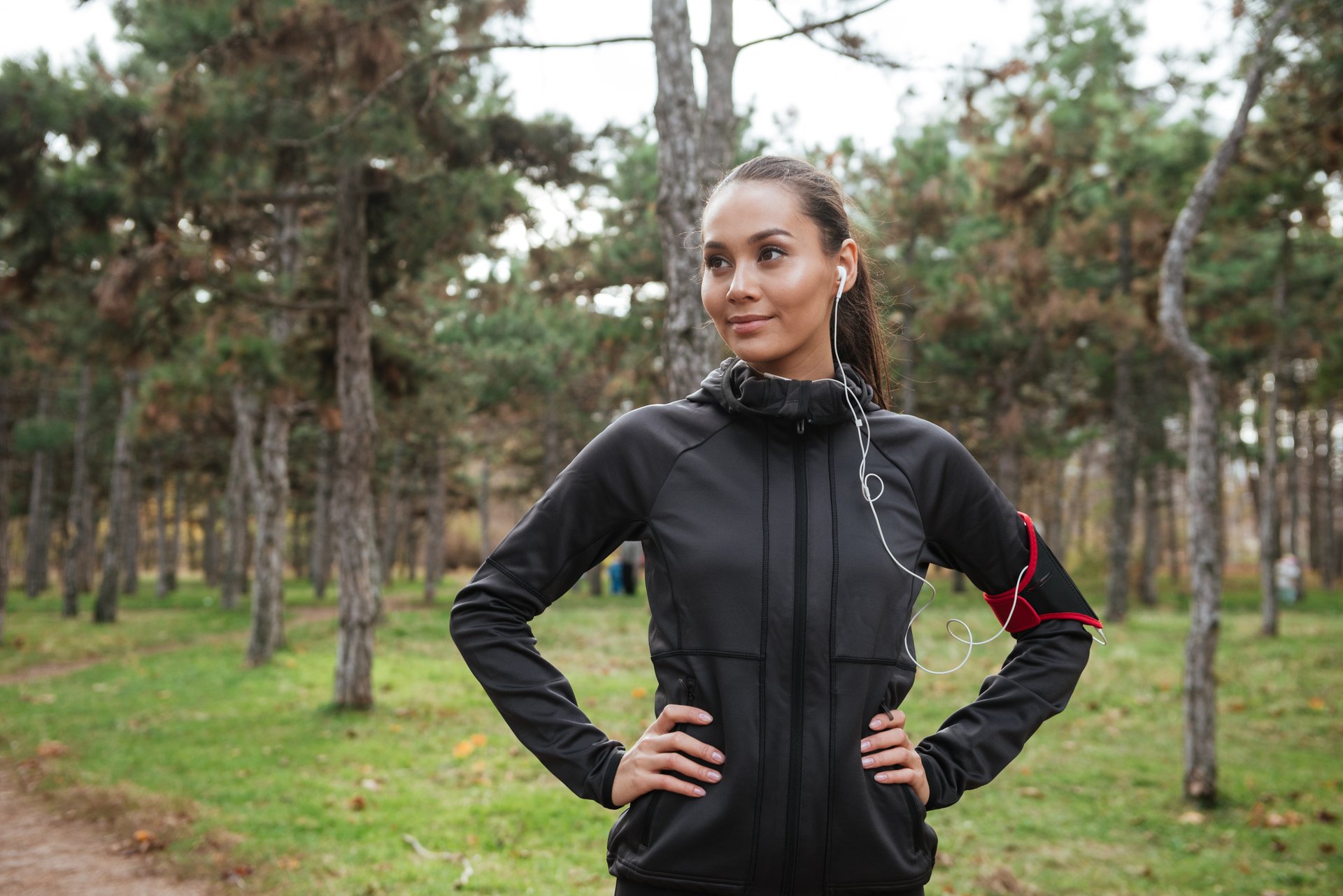 Persoon in sportjas buiten