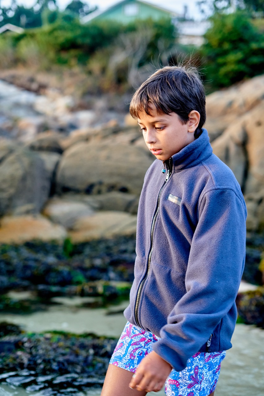 Jongen met een fleece vest warm comfort