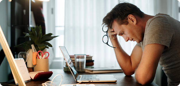 Sick leave isn’t a nuisance just for the employee: it can also lead to increased workloads for colleagues, extra costs (e.g. of hiring a replacement), disrupted continuity and other problems.