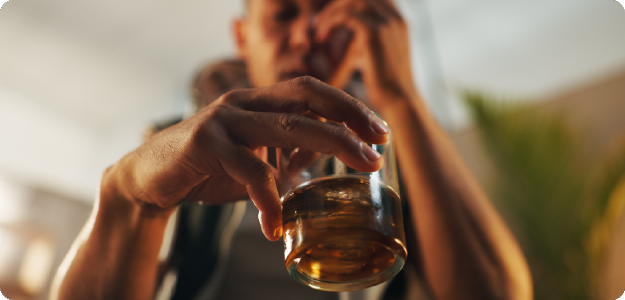 Bien que l’alcool et les drogues soient surtout consommés en dehors des heures de travail (mais pas exclusivement), il ne faut pas en sous-estimer les conséquences sur le lieu de travail.