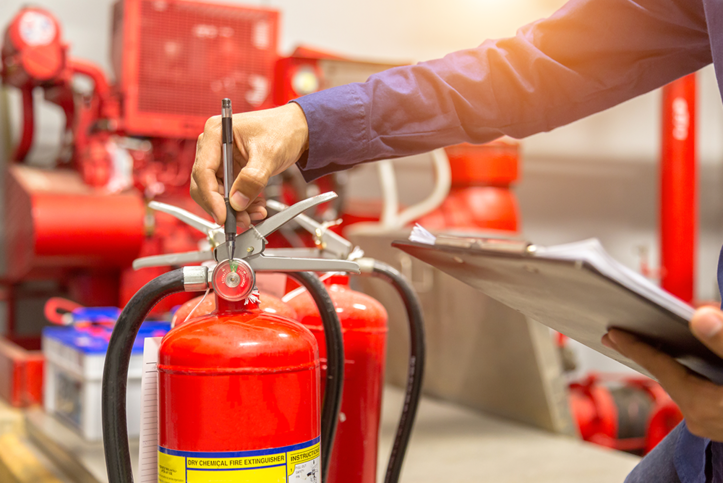 During this training course, you will learn how to handle small extinguishing equipment correctly.