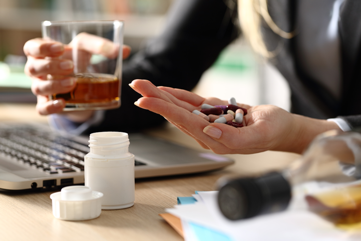 The training course on alcohol and drugs in the workplace provides a basic framework for gaining insight into the hazards associated with the use of alcohol and drugs.
