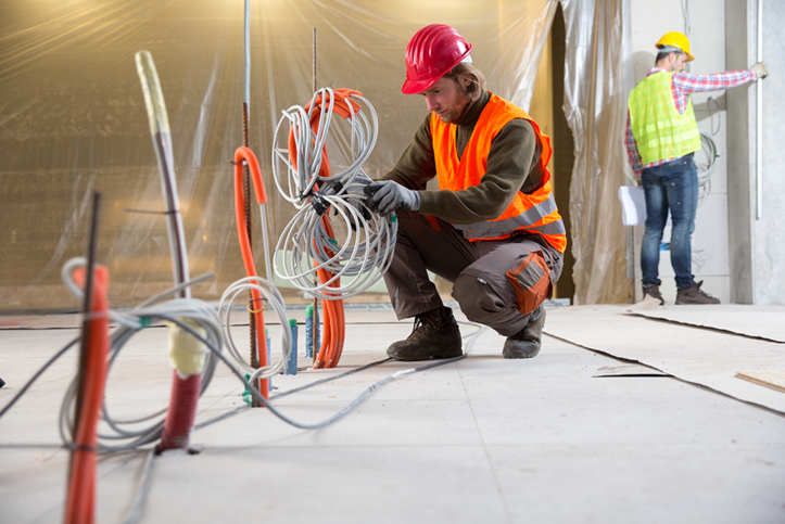 This e-learning course teaches you how to work with electricity safely and to assess the dangers correctly.
