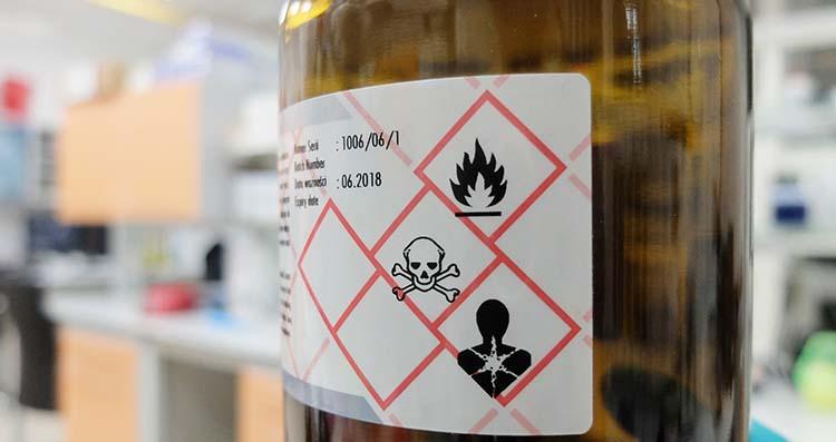 To assess whether your employees are at real risk from exposure to hazardous substances, you should first carry out a so-called basic characterisation. Three questions arise: