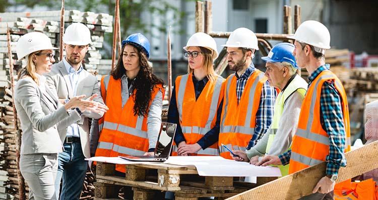De basisregel luidt dat elke zelfstandige verantwoordelijk is voor zichzelf en zijn personeel. Niet-naleving van de wet kan resulteren in een sanctie. Maar ook hoofdaannemers kunnen bij onderaanneming mee verantwoordelijk gesteld worden (en dus een sanctie krijgen). Dit KB is namelijk onderdeel van de welzijnswet en zal bij een inspectiebezoek door de FOD WASO dus ook mee gecontroleerd worden.