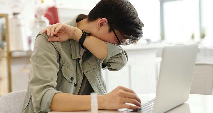 Employees with respiratory symptoms are best to take extra care to protect the health of colleagues. Give them the recommendations below: