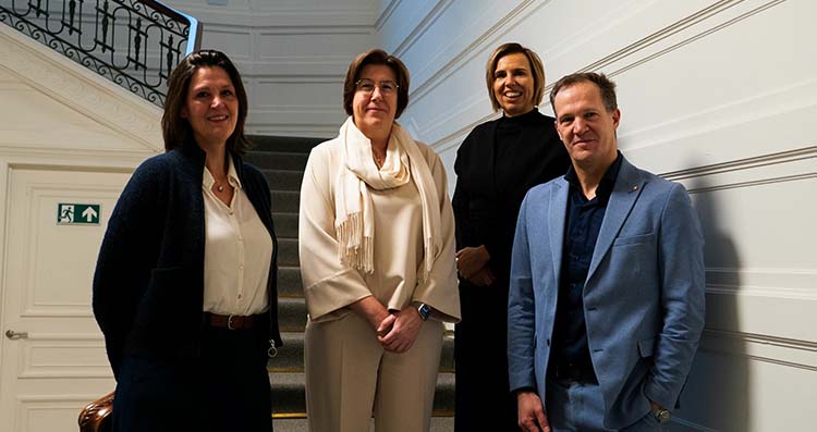 Na eerder succesvol gezamenlijk onderzoek naar re-integratie na burn-out, bouwen Mensura en AMS  hun samenwerking verder uit. In nieuw onderzoek zullen we analyseren welke elementen bijdragen aan een succesvolle terugkeer na langdurige ziekte. Later ontwikkelen we praktische oplossingen voor werkgevers om ziekteverzuim te verminderen.