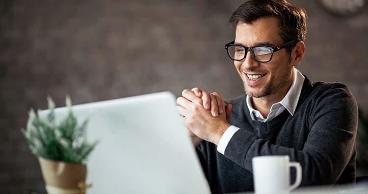 According to Statbel, more than 1 in 4 employees in Belgium work digitally (almost) full-time. This involves tasks they perform on a PC, tablet, smartphone or phablet (a device that can be used as both a smartphone and a tablet). Phone calls with a smart device are not included.