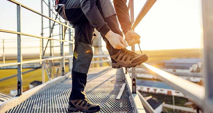 The European EN ISO 20345 standard is now the only applicable standard for new safety work shoes. There are several basic requirements (SB) that must be complied with to meet the standard. There are also several non-mandatory requirements. These correspond to specific applications for which the safety work shoes can be used. Safety work shoes are identified with the letter S. The standardisation and additional requirements can be found on the inside of the tongue of the safety work shoes.