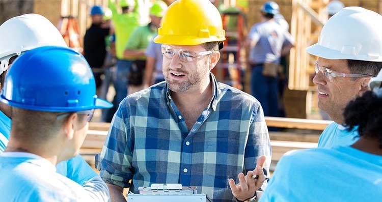 De basisopleiding moet alle werkkrachten op een tijdelijke of mobiele werkplaats bewustmaken van de risico’s die voortvloeien uit hun eigen activiteiten en die van anderen in hun omgeving. Een basiskennis van de wettelijke preventieprincipes, veilig gedrag op een bouwplaats en de toepassing van aangepaste preventiemaatregelen behoren tot het leerpakket.