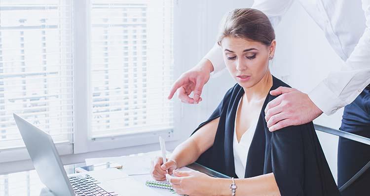 Hoe maak je melding van ongewenst seksueel gedrag op het werk?