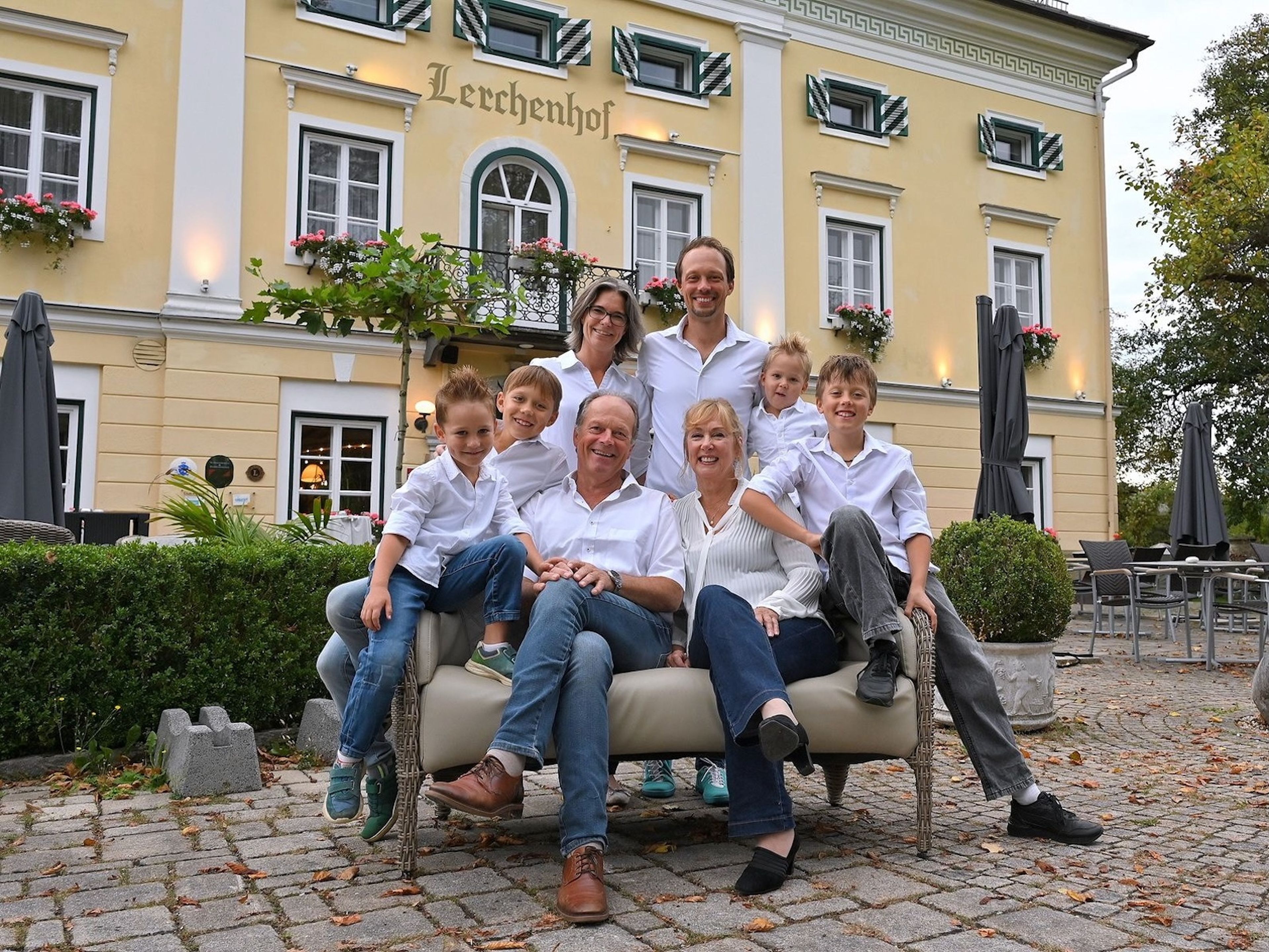 Familie Steinwender, Senior-Chefs, Chefs und die 4 Kinder
