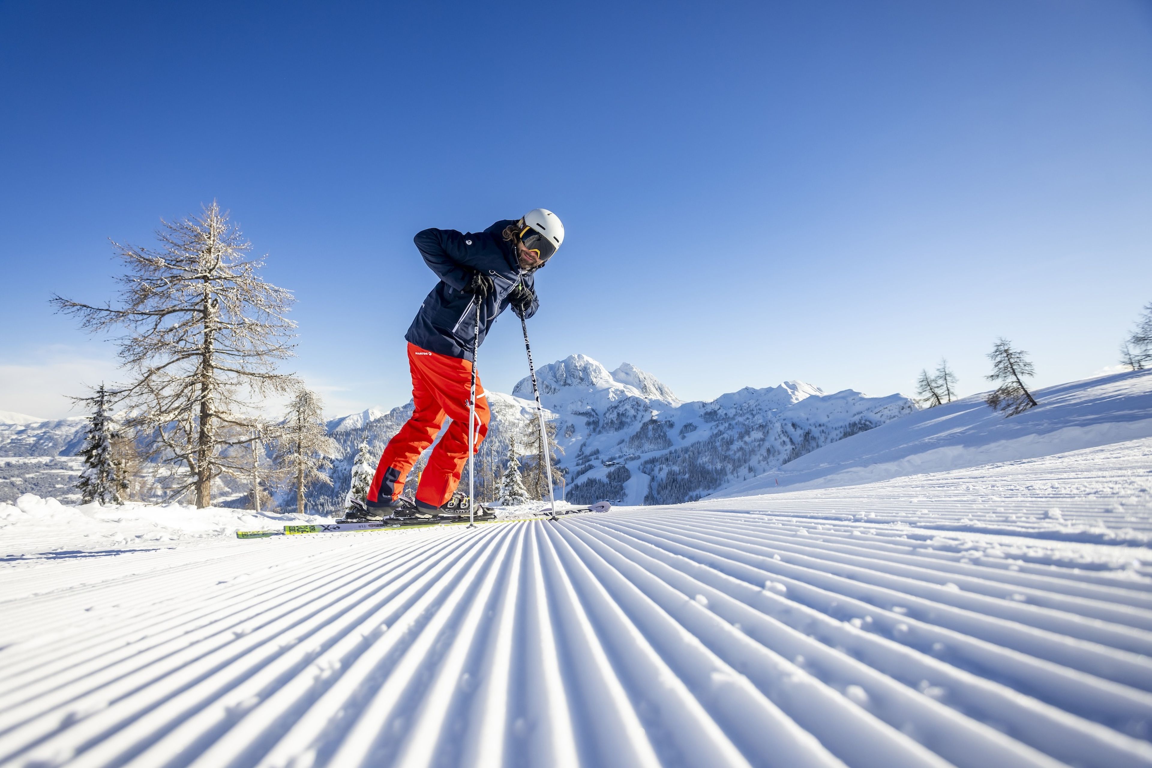 Skifahren auf frisch präparierten Pisten bei wunderbarem Wetter