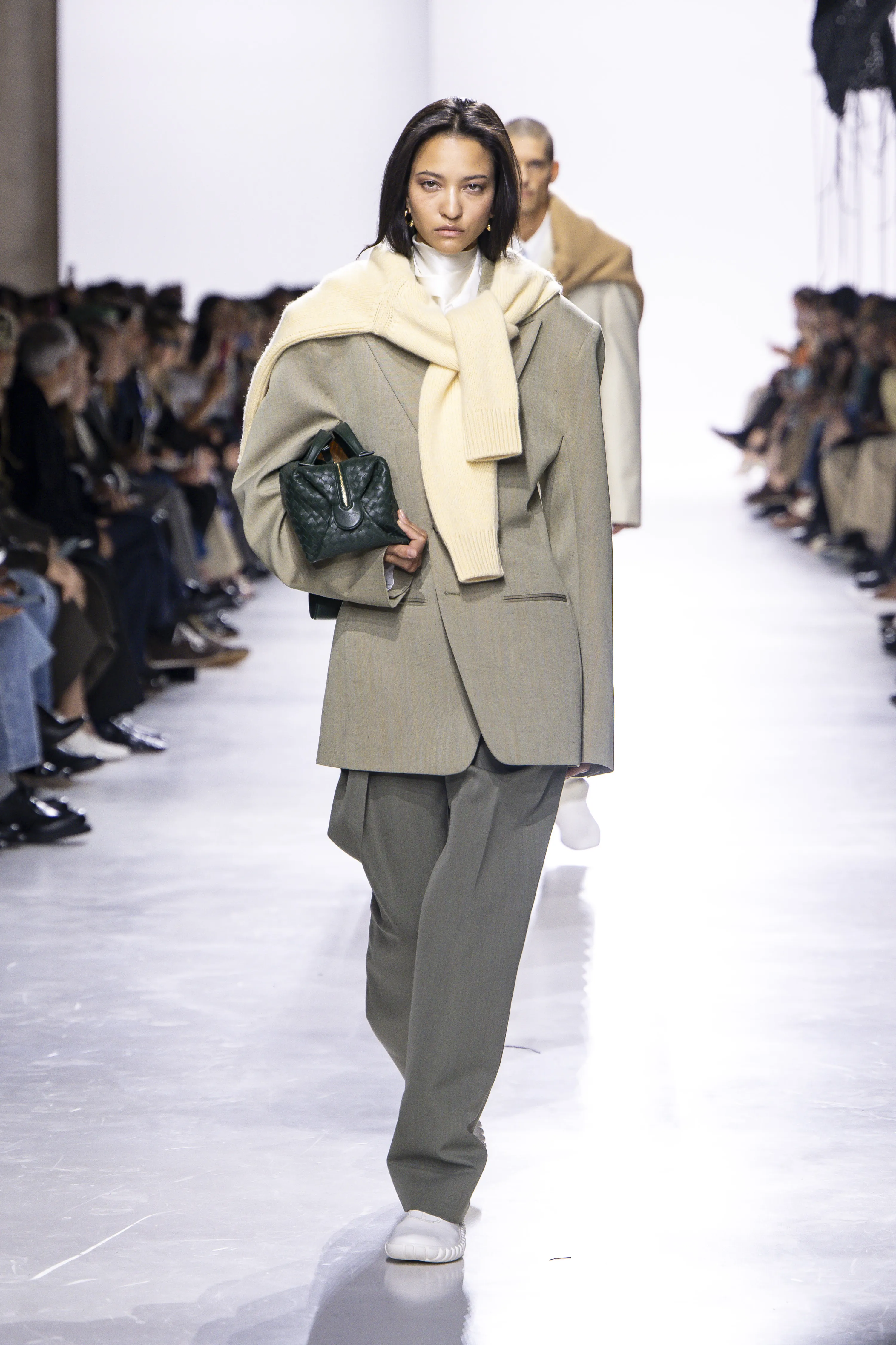 Nicht nur ein Kleidungsstil, sondern ein Lifestyle: Quiet Luxury passt durch sein konsequentes Understatement perfekt in die heutige Zeit. hero image