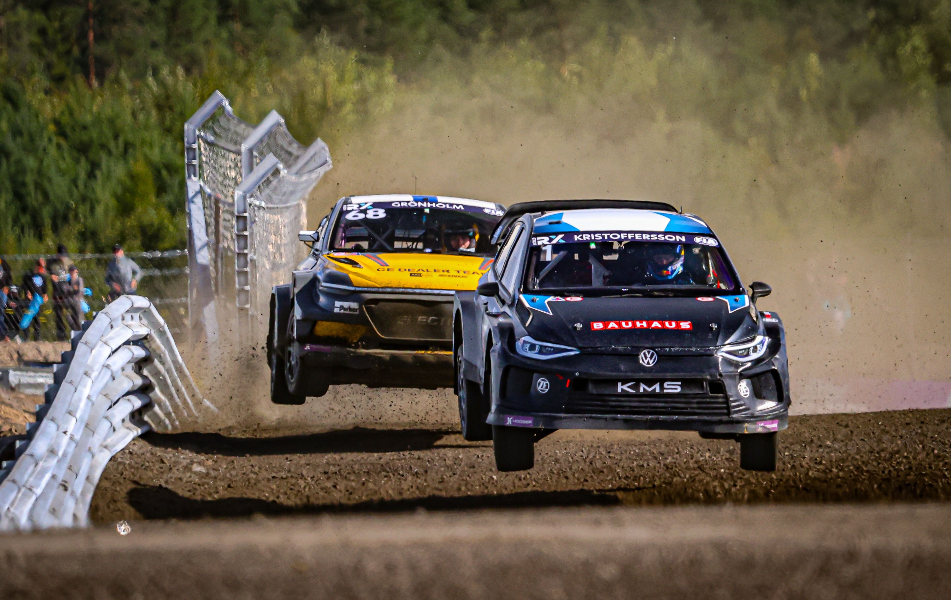 Johan Kristoffersson leads Niclas Grönholm at Finland's KymiRing in 2025 (2)