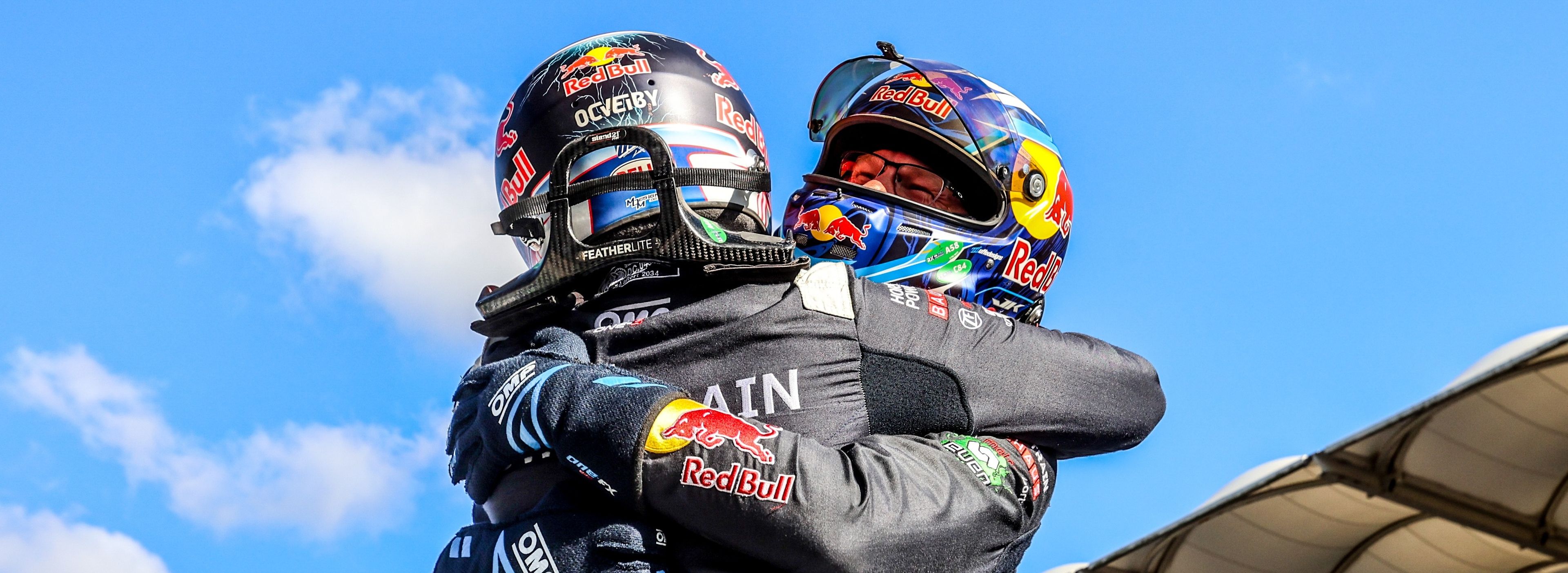 Ole Christian Veiby and Johan Kristoffersson embrace during World RX of Türkiye in 2025 (3)