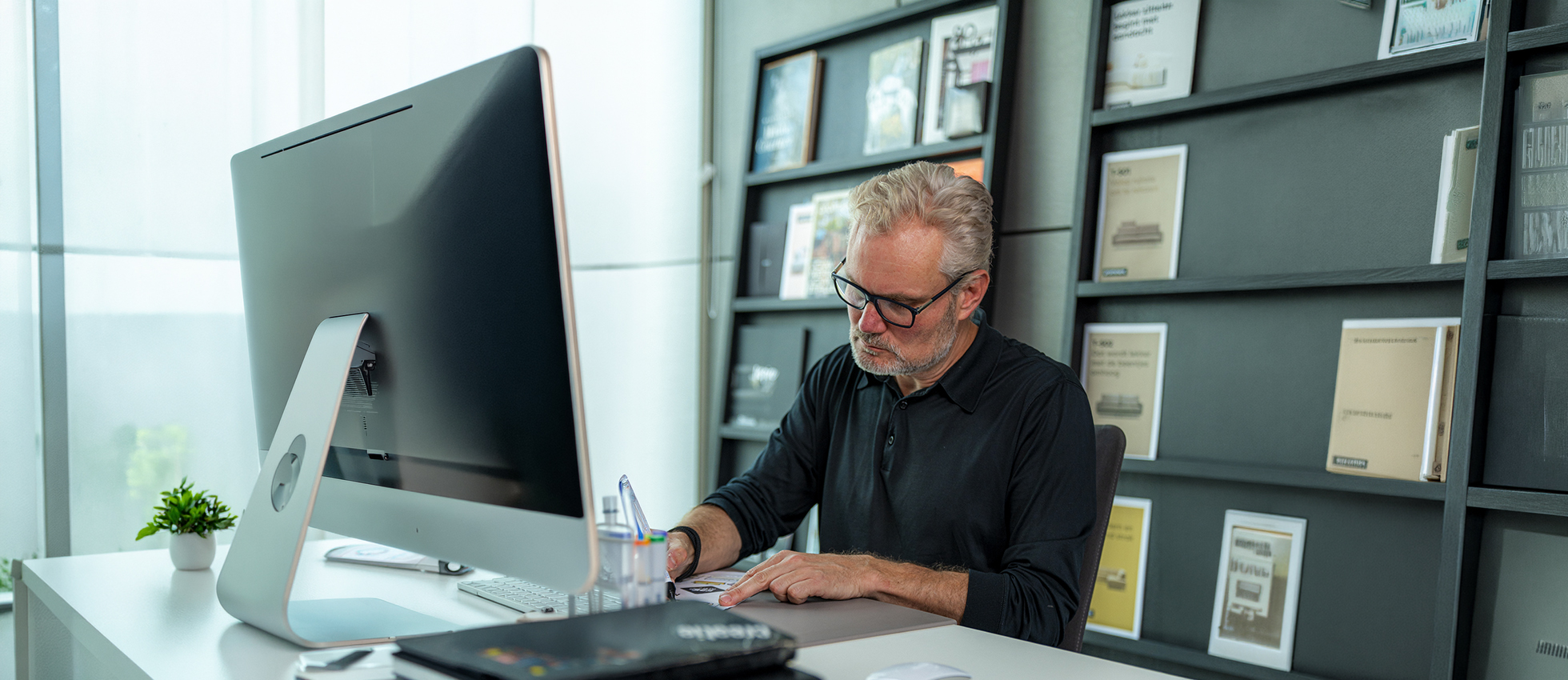 Content strateeg