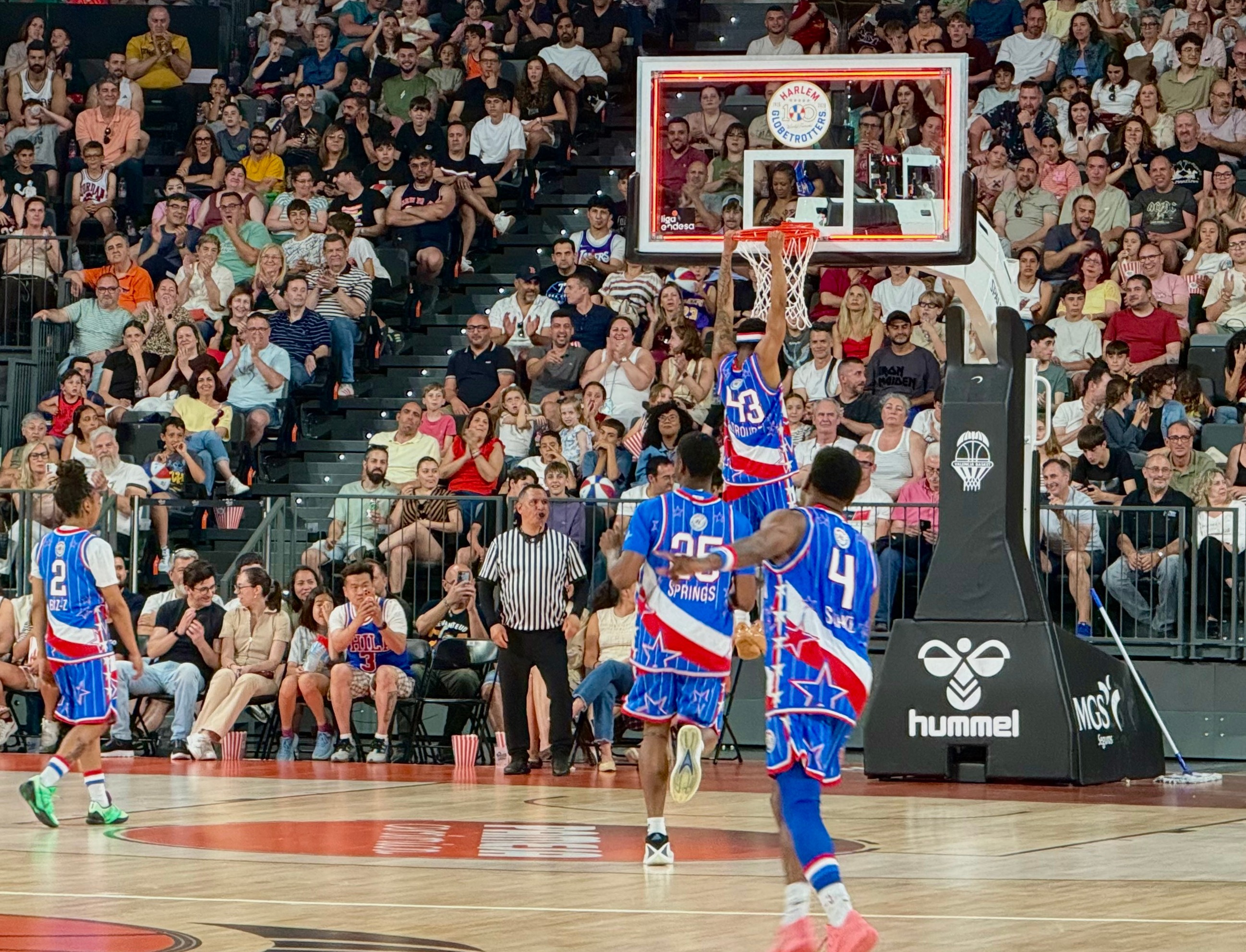 Los Harlem Globetrotters celebran su centenario con un espectacular show en el Roig Arena