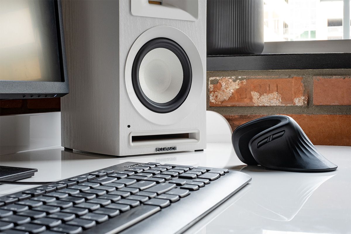 Fluance RT85 Vinyl Turntable, Ri71 Powered Bookshelf Speakers