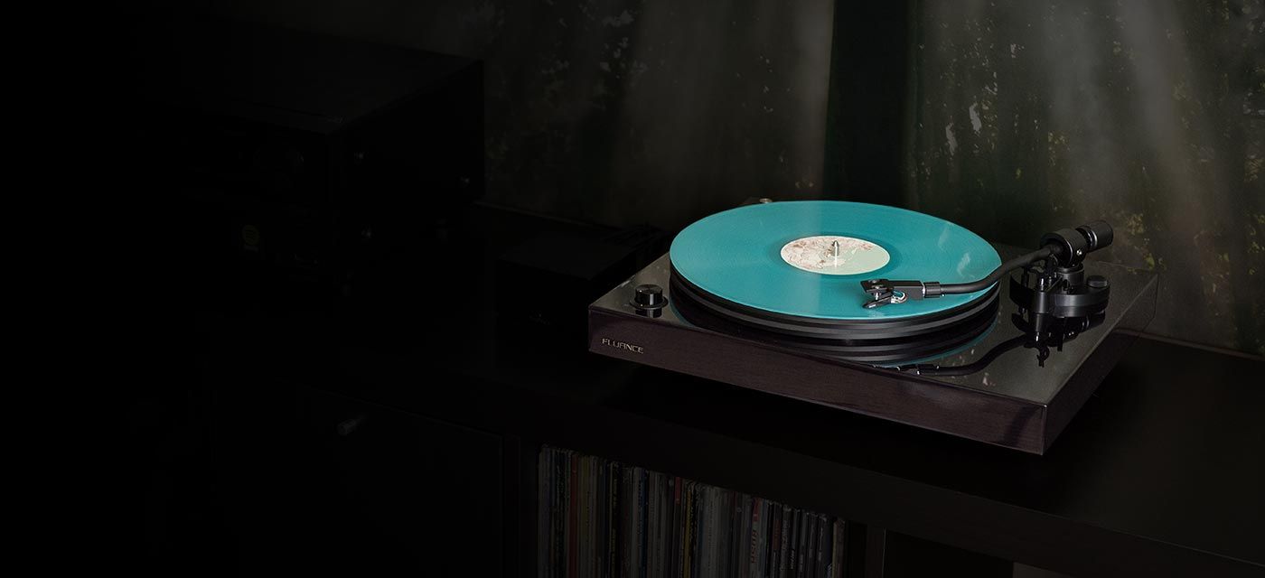 RT82 Reference Turntable with Ortofon OM10 Cartridge - Walnut