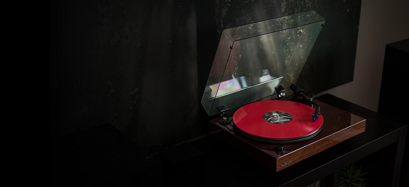 RT84 Reference Turntable, Ortofon 2M Blue Cartridge, Aluminum