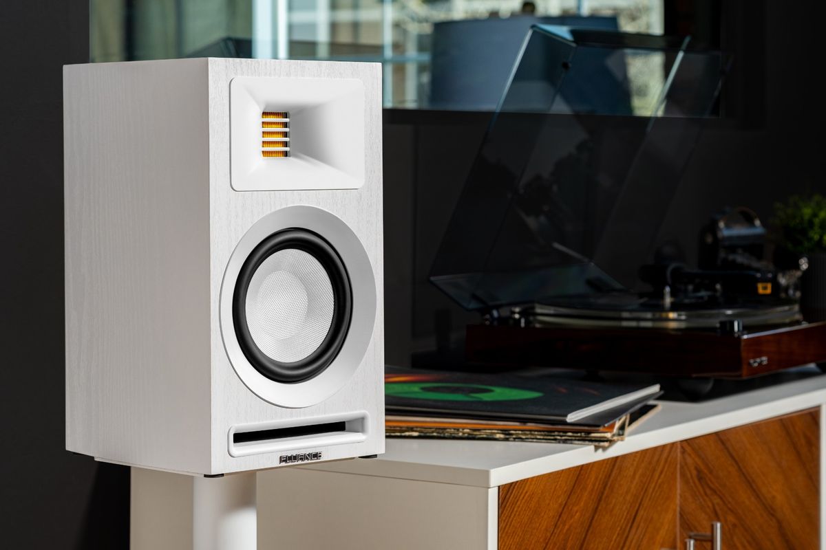 Fluance RT85 Vinyl Turntable, Ri71 Powered Bookshelf Speakers