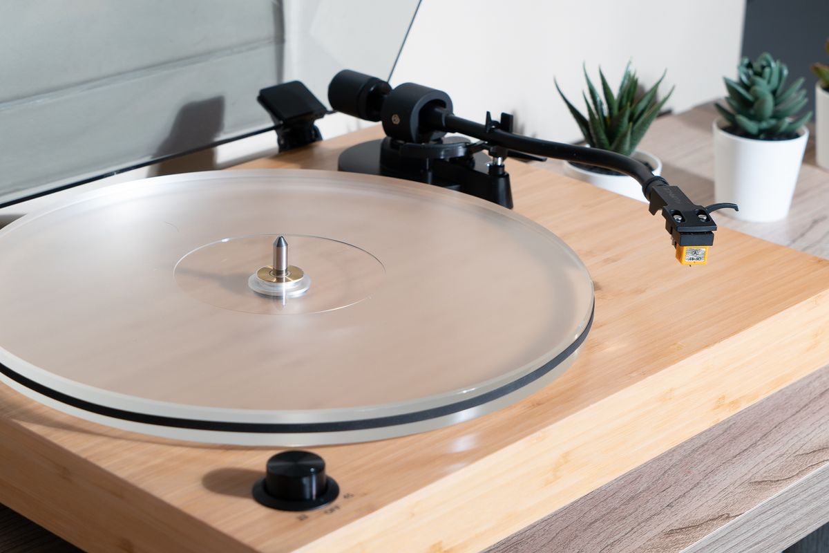 RT85N Reference Turntable with Nagaoka MP-110 Cartridge - Black RT85N Reference Turntable with Nagaoka MP-110 Cartridge - Black