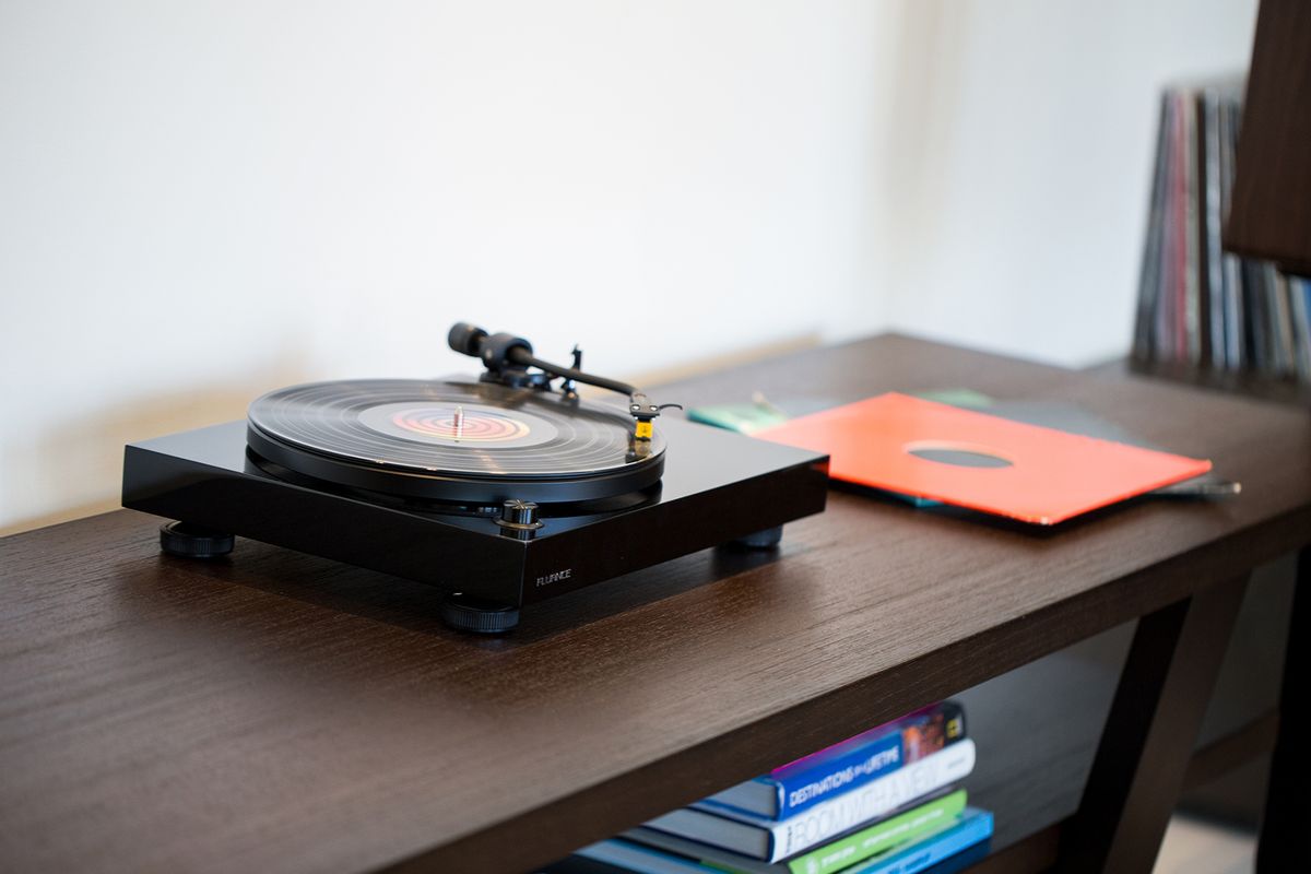 RT80 Vinyl Turntable with Ai41 Powered 5