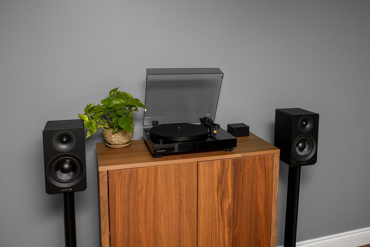 RT80 Vinyl Turntable with Ai61 Powered 6.5