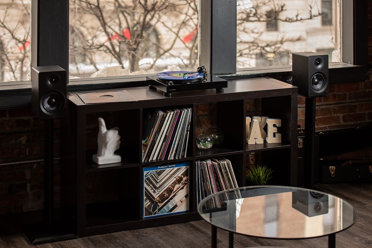 RT81 Hi-Fi Vinyl Turntable with Ai41 Powered 5