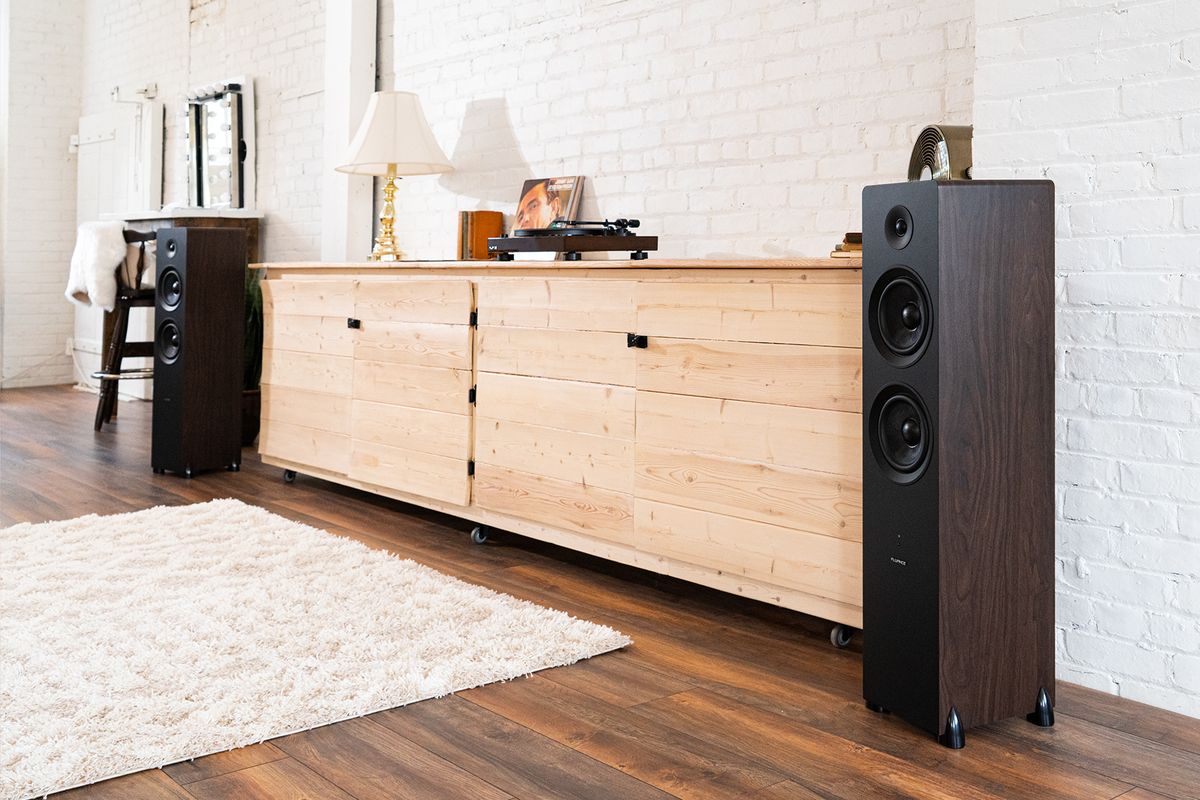 RT81 Hi-Fi Vinyl Turntable with Ai81 Powered Tower Speakers