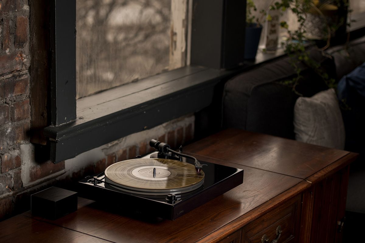 RT85 Reference Turntable, Ortofon 2M Blue Cartridge, Acrylic Platter