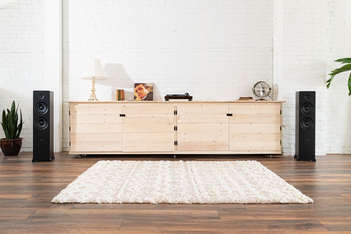 RT81 Hi-Fi Vinyl Turntable with Ai81 Powered Tower Speakers