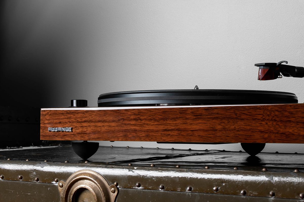 RT83 Reference Turntable with Ortofon 2M Red Cartridge - Walnut